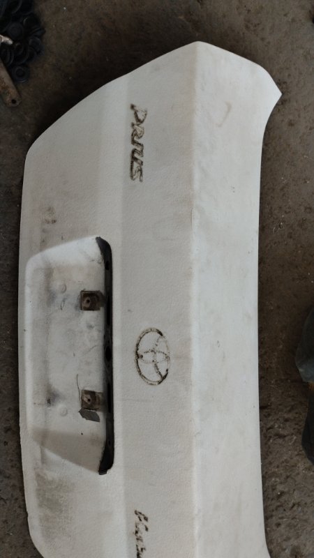 Крышка багажника Toyota Prius 1998 NHW10