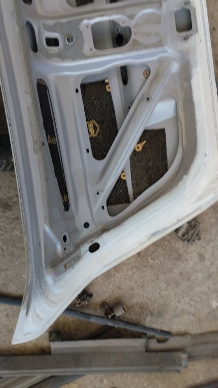 Крышка багажника Toyota Prius 1998 NHW10