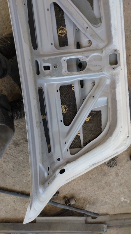 Крышка багажника Toyota Prius 1998 NHW10
