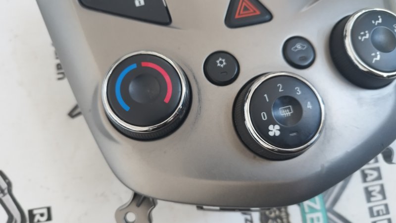 Блок управления климат-контролем Chevrolet Aveo 2014 T300