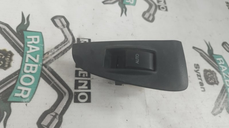 Кнопка стеклоподъемника Toyota Avensis T25