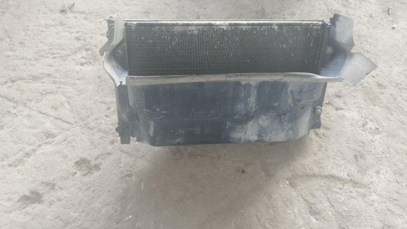 Радиатор охлаждения двигателя Volkswagen Passat 1989