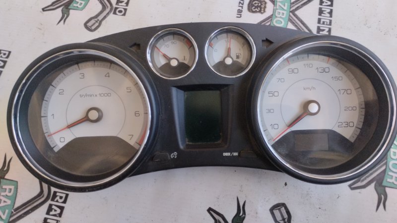 Панель приборов Peugeot 308 2008 308