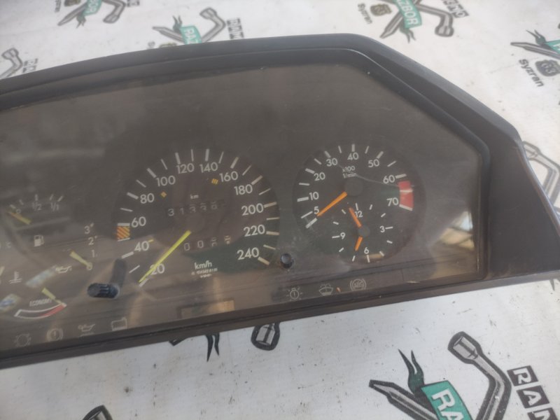 Панель приборов Mercedes-Benz W124 дорестайлинг
