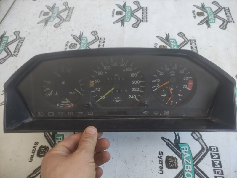 Панель приборов Mercedes-Benz W124 дорестайлинг