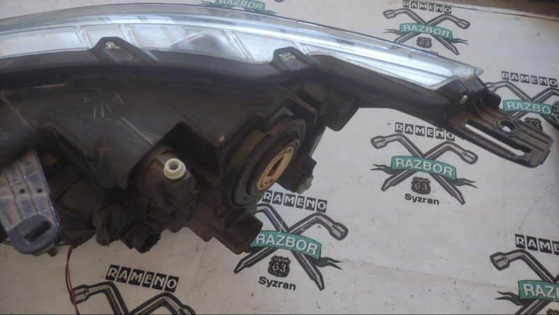 Фара галогеновая Nissan Qashqai j11