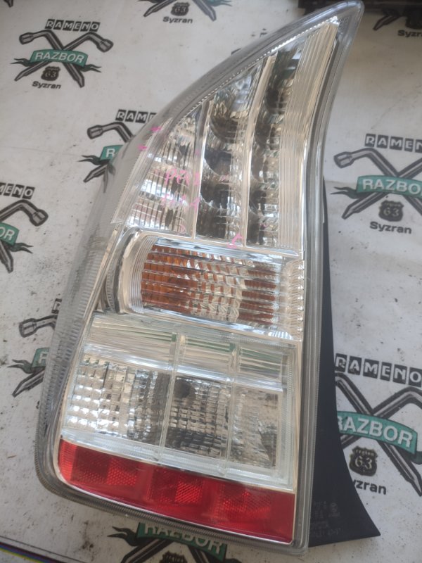 Стоп-сигнал Toyota Prius 30