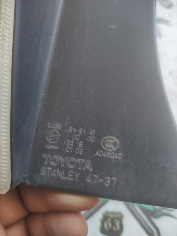 Стоп-сигнал Toyota Prius 30
