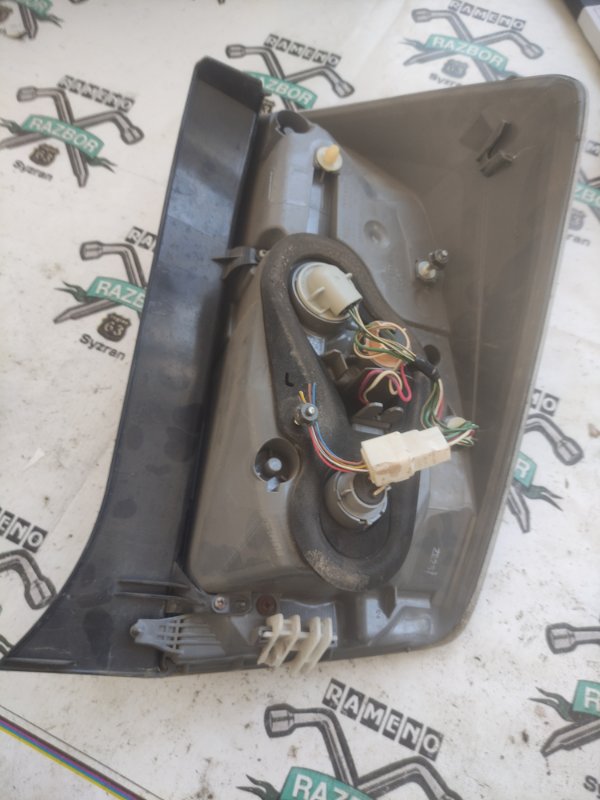 Стоп-сигнал Toyota Prius 30