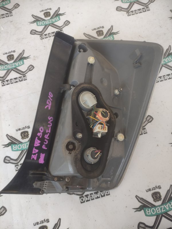 Стоп-сигнал Toyota Prius nzw30