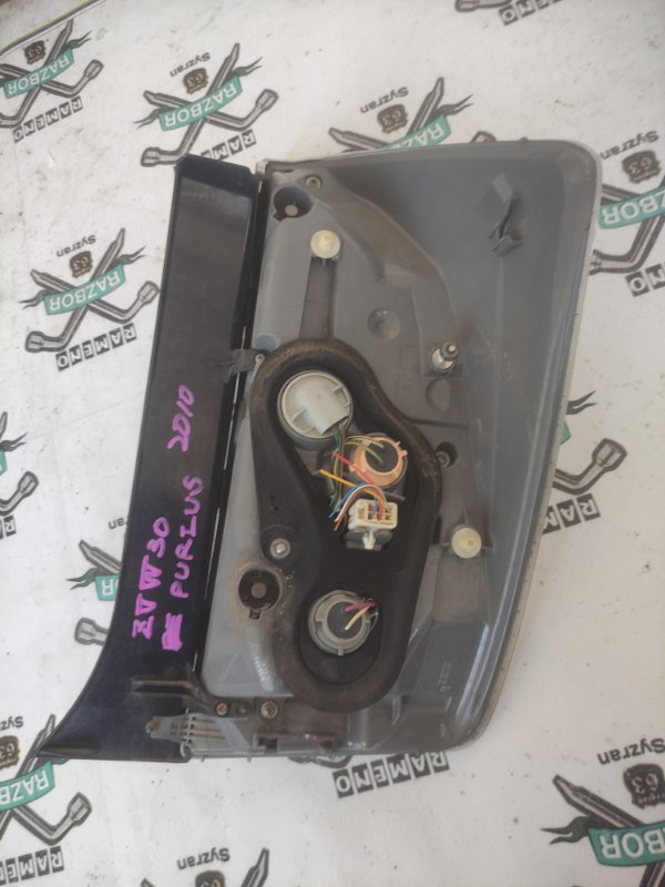 Стоп-сигнал Toyota Prius nzw30