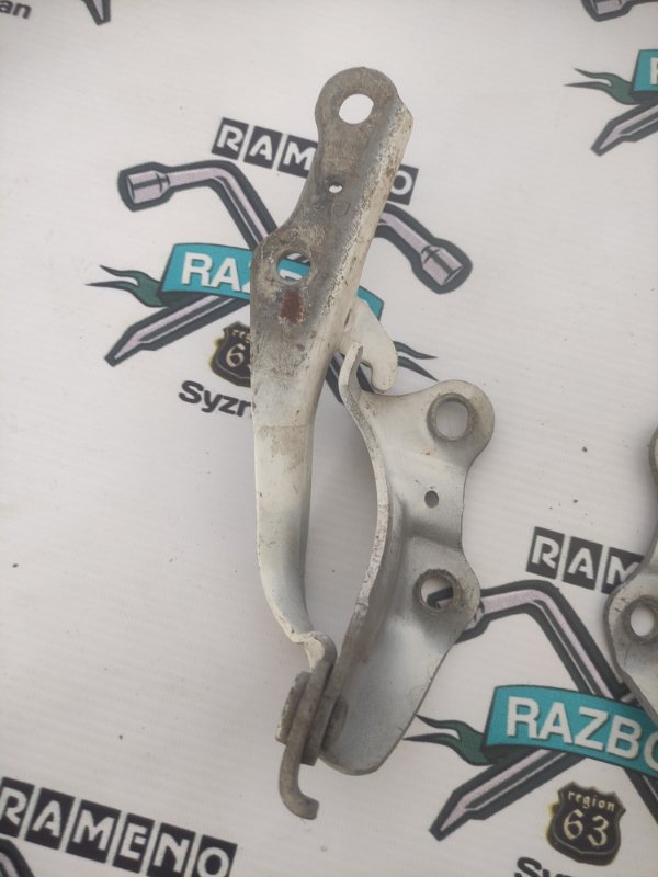 Петля капота Toyota Harrier 2006 2