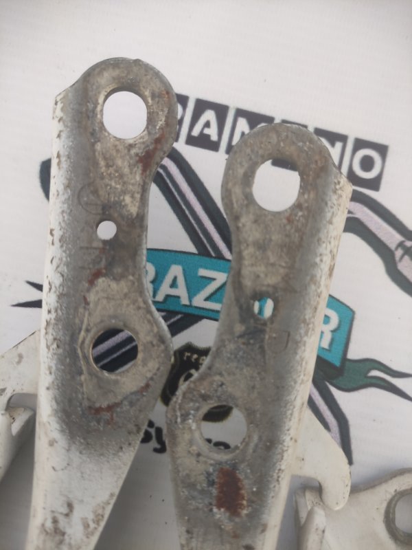 Петля капота Toyota Harrier 2006 2