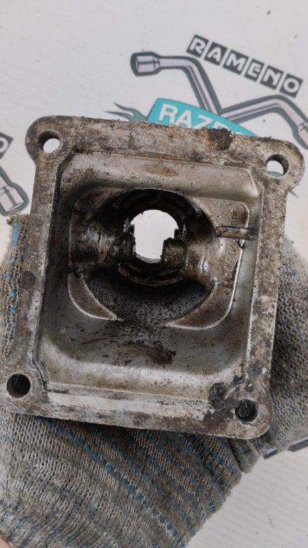 Крышка МКПП