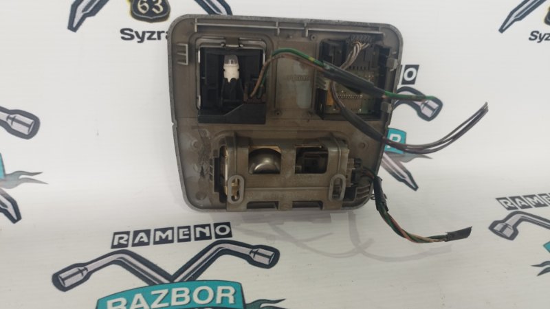 Плафон подсветки салона Peugeot 406 1999 8B