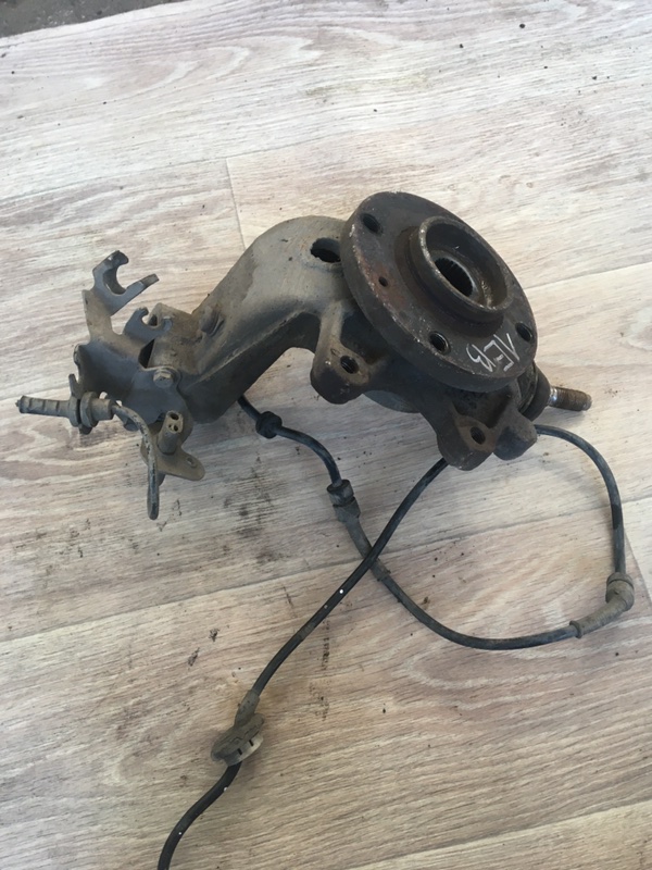 Кулак поворотный Peugeot 406 1999 8B