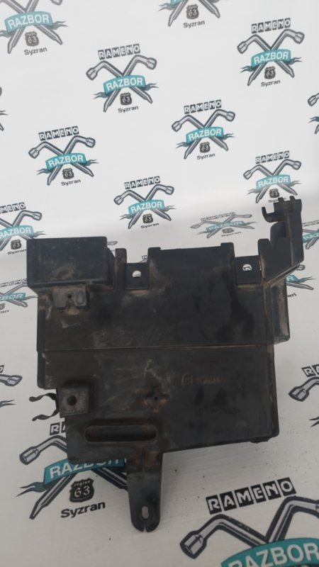 Корпус блока предохранителей Peugeot 406 1999 8B