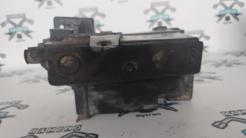 Корпус блока предохранителей Peugeot 406 1999 8B