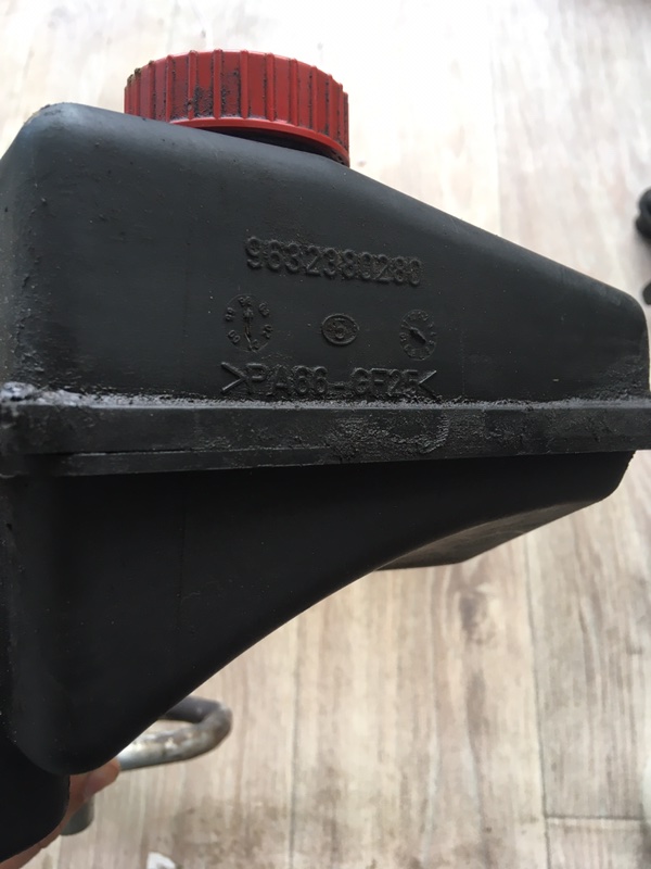 Бачок гидроусилителя руля Peugeot 406 1999 8B