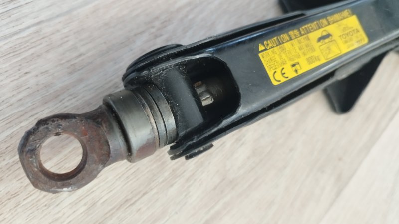 Домкрат Toyota Probox
