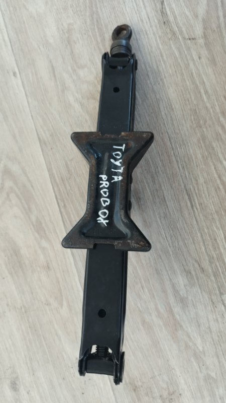 Домкрат Toyota Probox