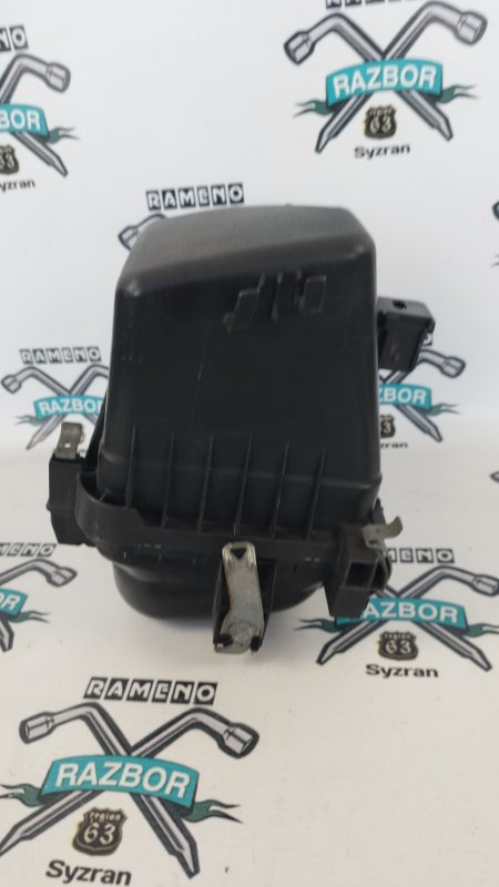 Корпус воздушного фильтра Toyota Corolla Fielder NZE144