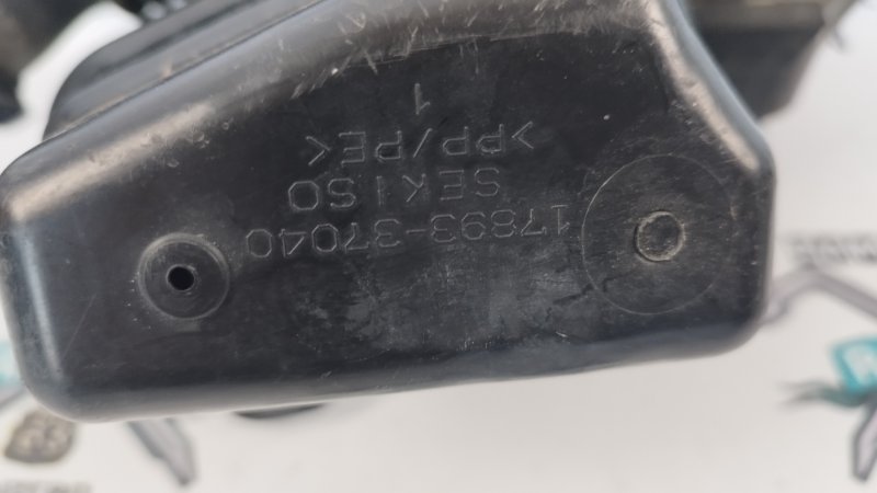 Резонатор воздушного фильтра Toyota Prius 30