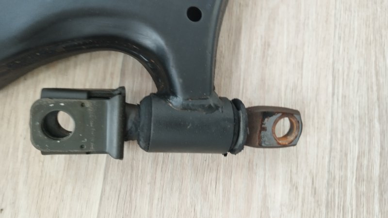 Рычаг подвески нижний Toyota Camry ACV30