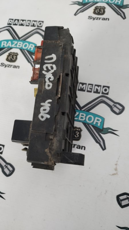 Блок предохранителей Peugeot 406