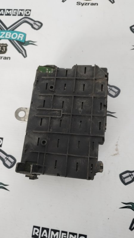 Блок предохранителей Peugeot 406