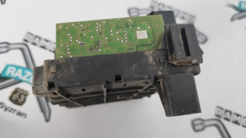 Блок предохранителей Peugeot 406