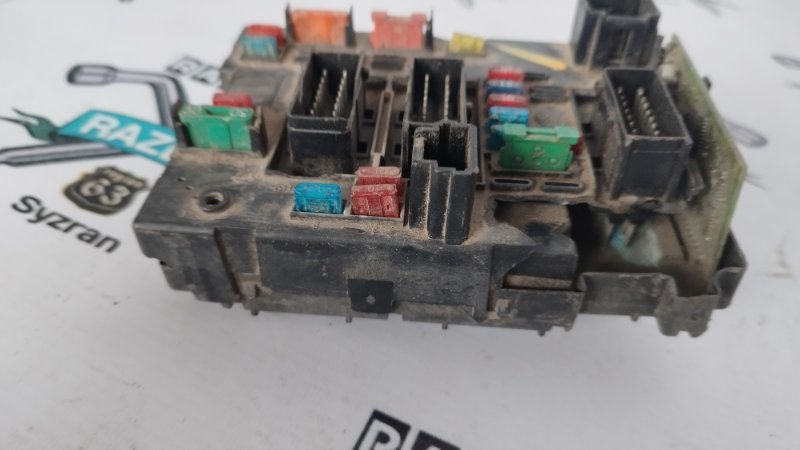 Блок предохранителей Peugeot 406
