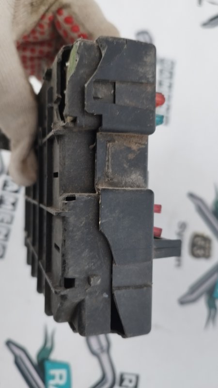 Блок предохранителей Peugeot 406