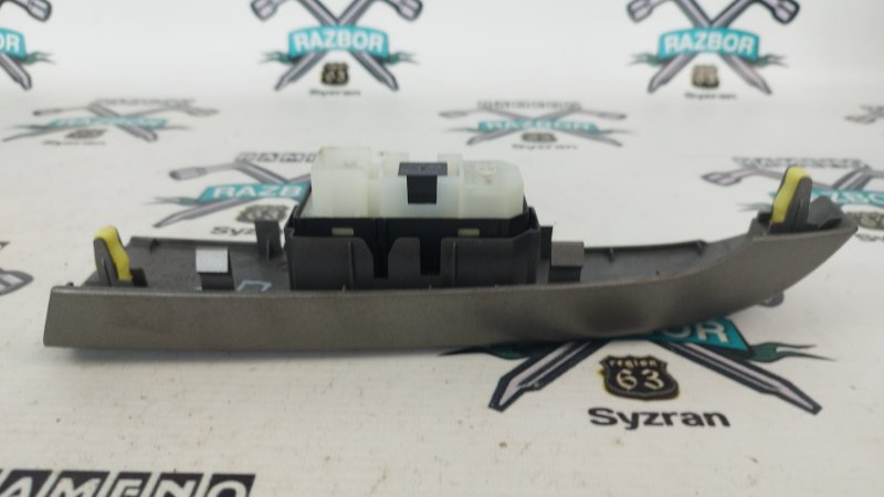 Кнопка стеклоподъемника Toyota Prius 2007 NHW20