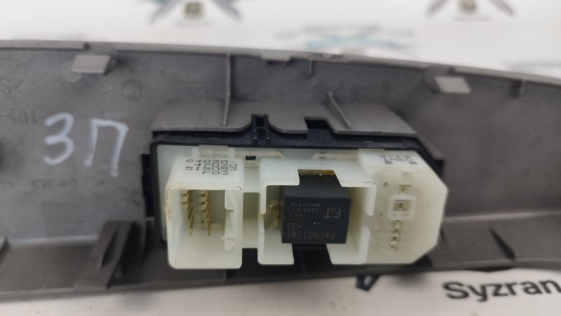 Кнопка стеклоподъемника Toyota Prius 2007 NHW20