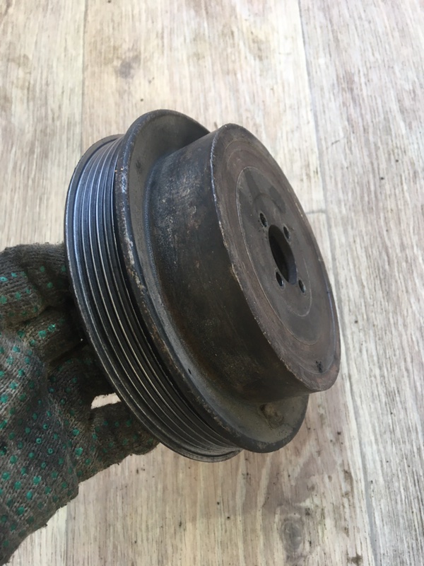 Шкив помпы Mercedes-Benz 190 1989 w201