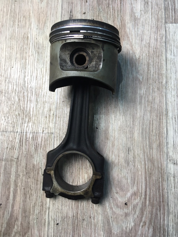 Поршень Mercedes-Benz 190 1989 w201