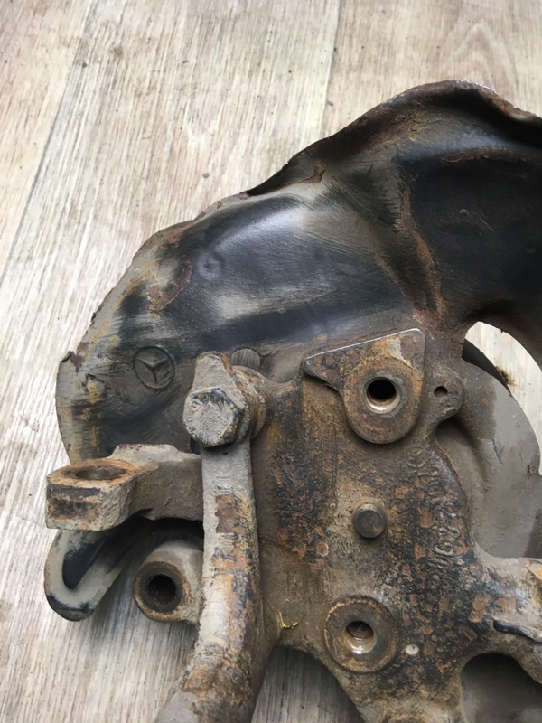 Кулак поворотный Mercedes-Benz 190 1989 w201