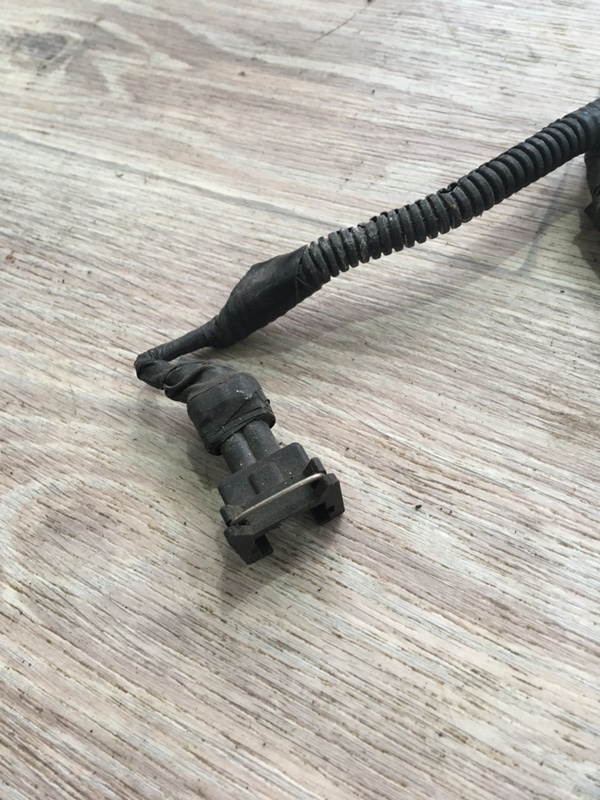 Проводка форсунок Peugeot 406 1999 8B