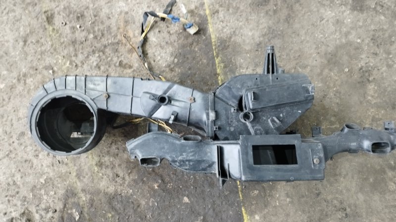 Корпус мотора печки Volkswagen Passat 1989