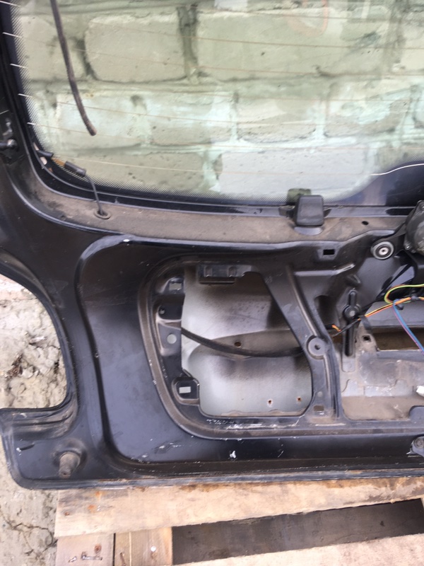 Крышка багажника Peugeot 206