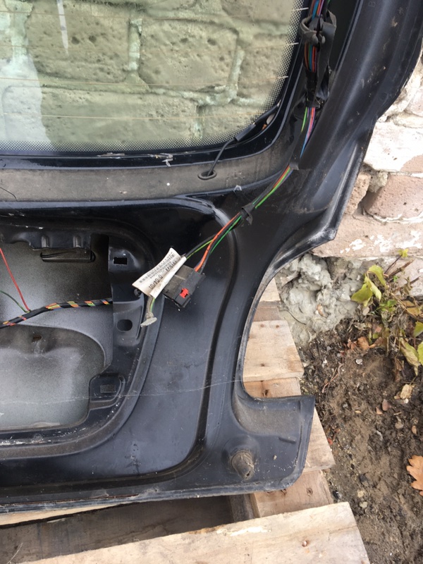 Крышка багажника Peugeot 206