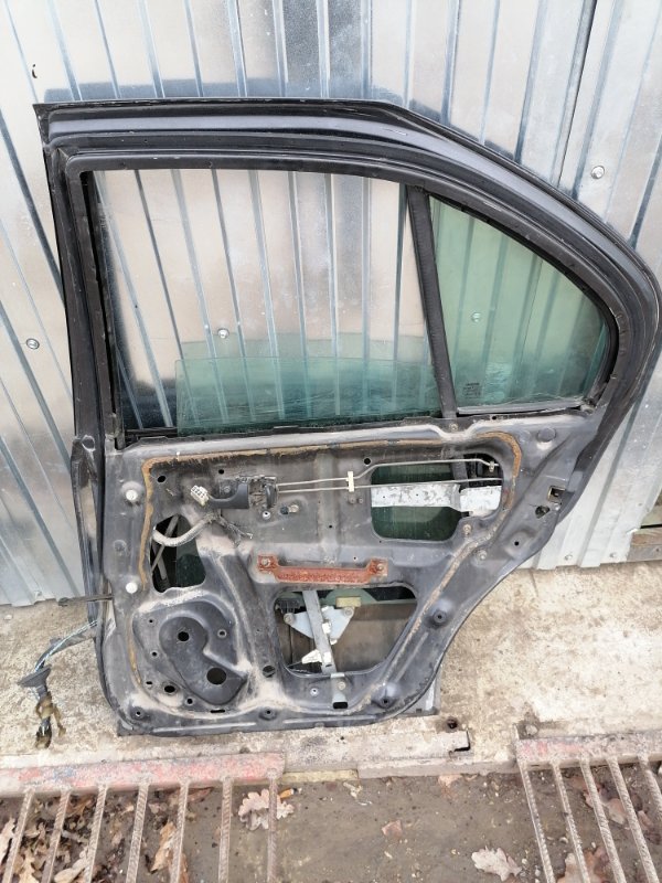 Дверь боковая Nissan Primera P10