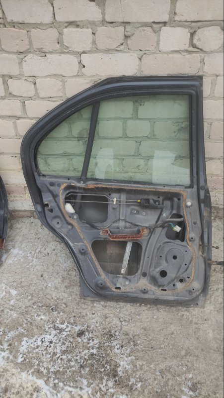 Дверь боковая Nissan Primera P10