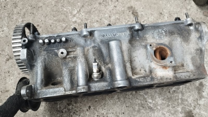 Головка блока цилиндров Volkswagen Passat 1989