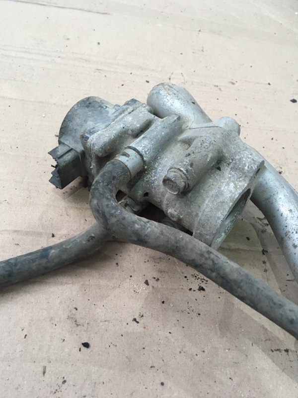 Крепление клапана EGR Mitsubishi Legnum