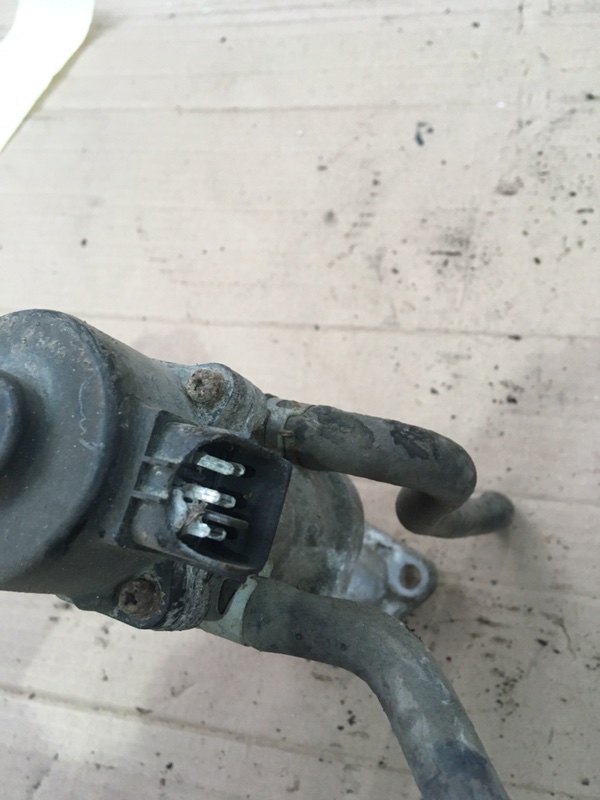 Крепление клапана EGR Mitsubishi Legnum