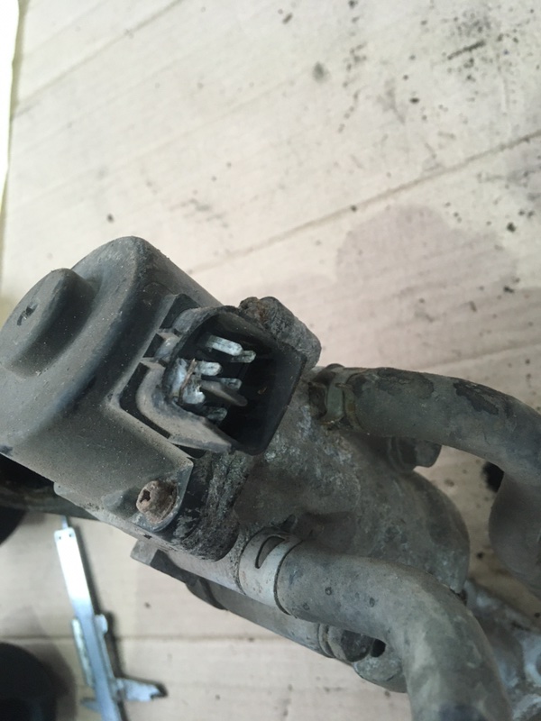 Крепление клапана EGR Mitsubishi Legnum