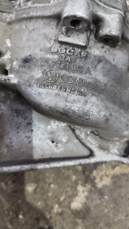 Помпа Volkswagen Passat 1989