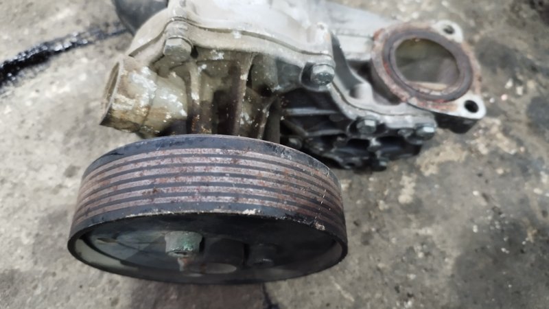 Помпа Volkswagen Passat 1989